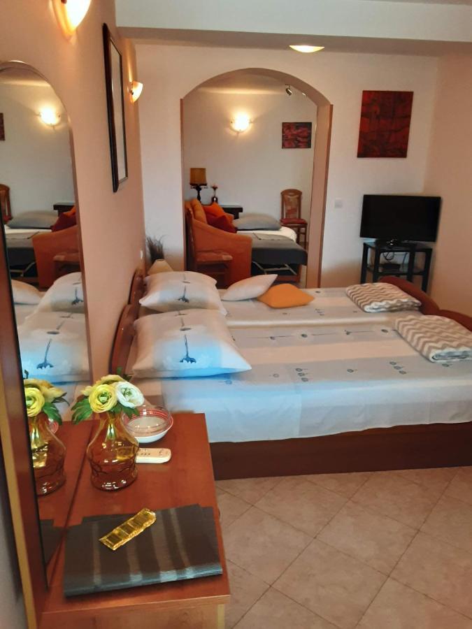 Apartments Zlosilo Orasac Eksteriør bilde